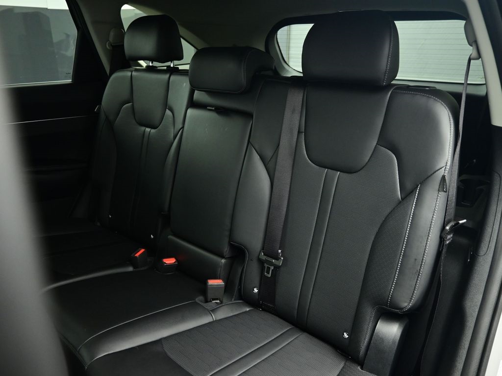 2025 Kia Sorento S photo 7