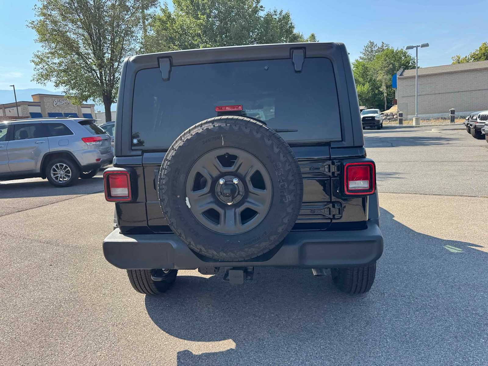 2025 Jeep Wrangler Sport photo 4