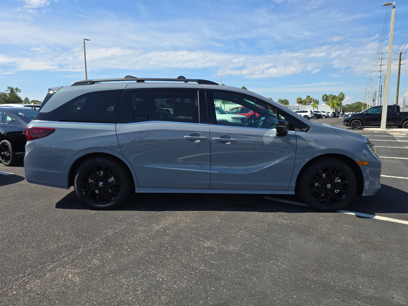2026 Honda Odyssey photo 2