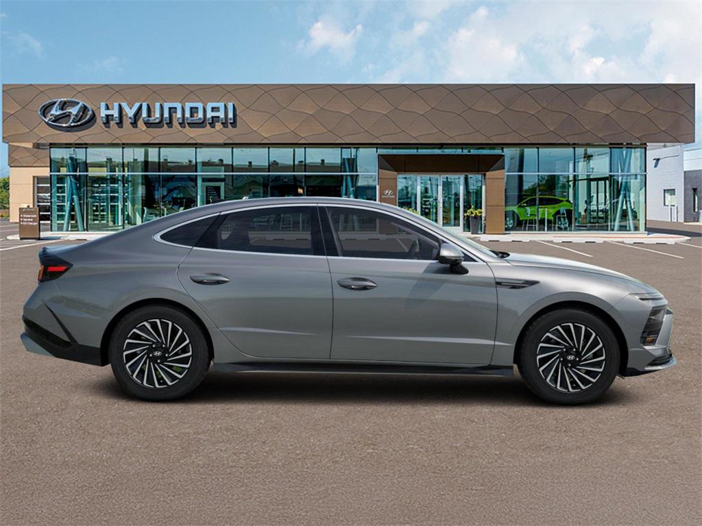 2026 Hyundai Sonata Hybrid Limited photo 4