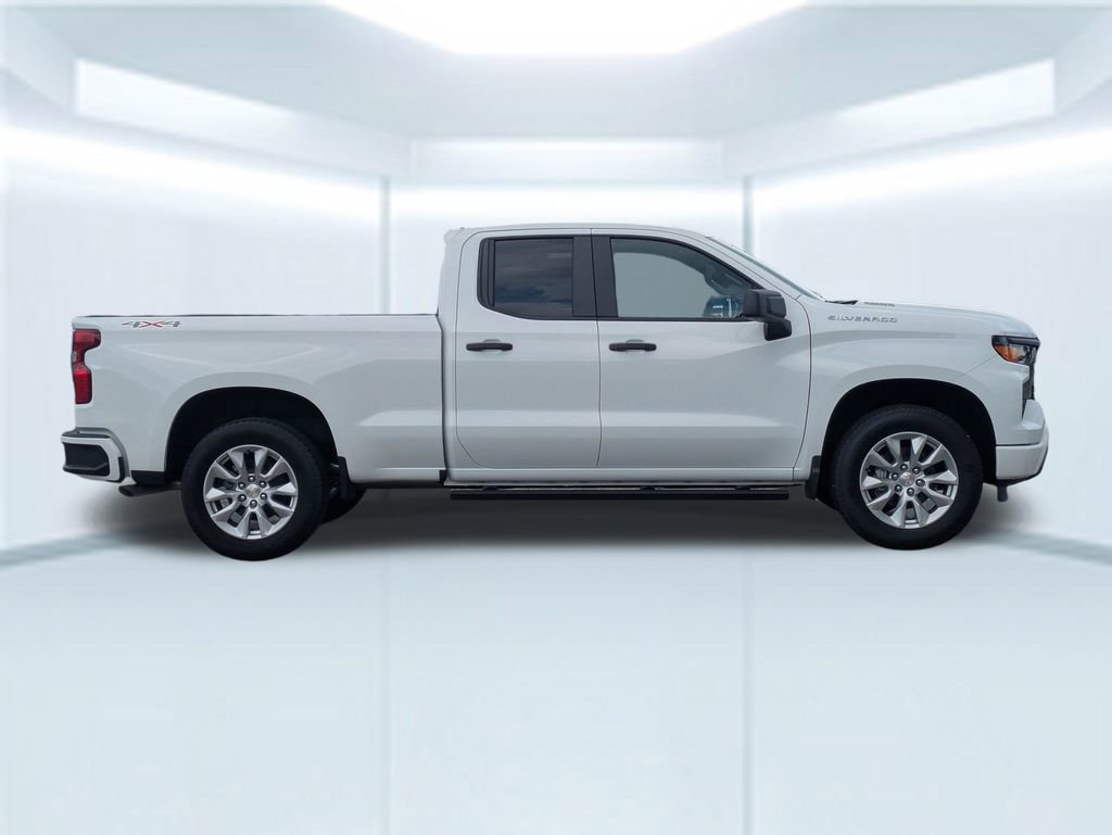 2026 Chevrolet Silverado 1500 Custom photo 4