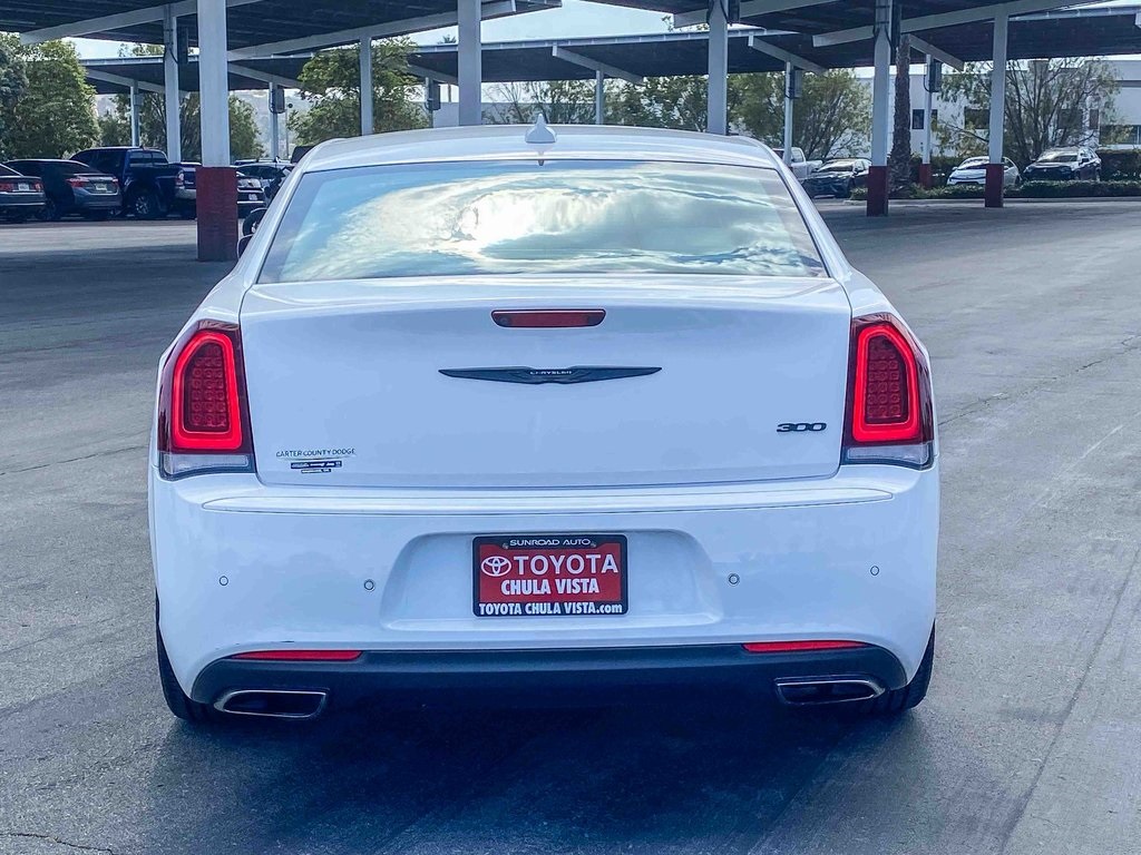 2021 Chrysler 300 Touring photo 3