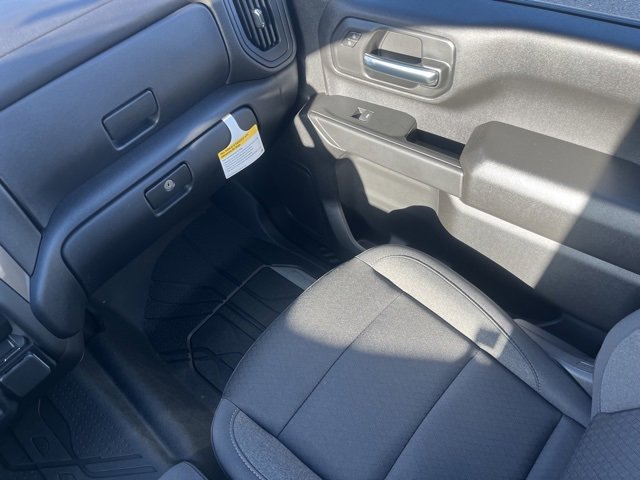 2025 Chevrolet Silverado 2500HD Custom photo 15