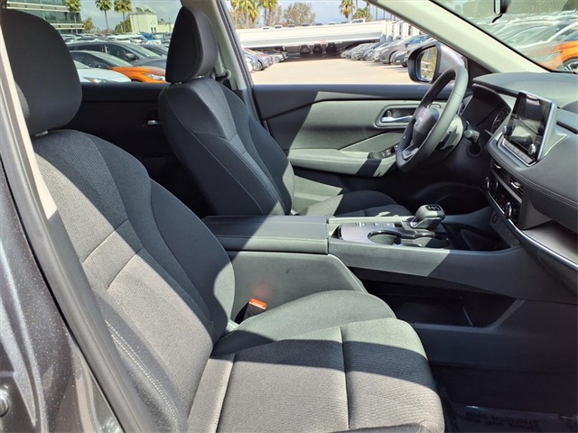 2026 Nissan Rogue SV photo 3