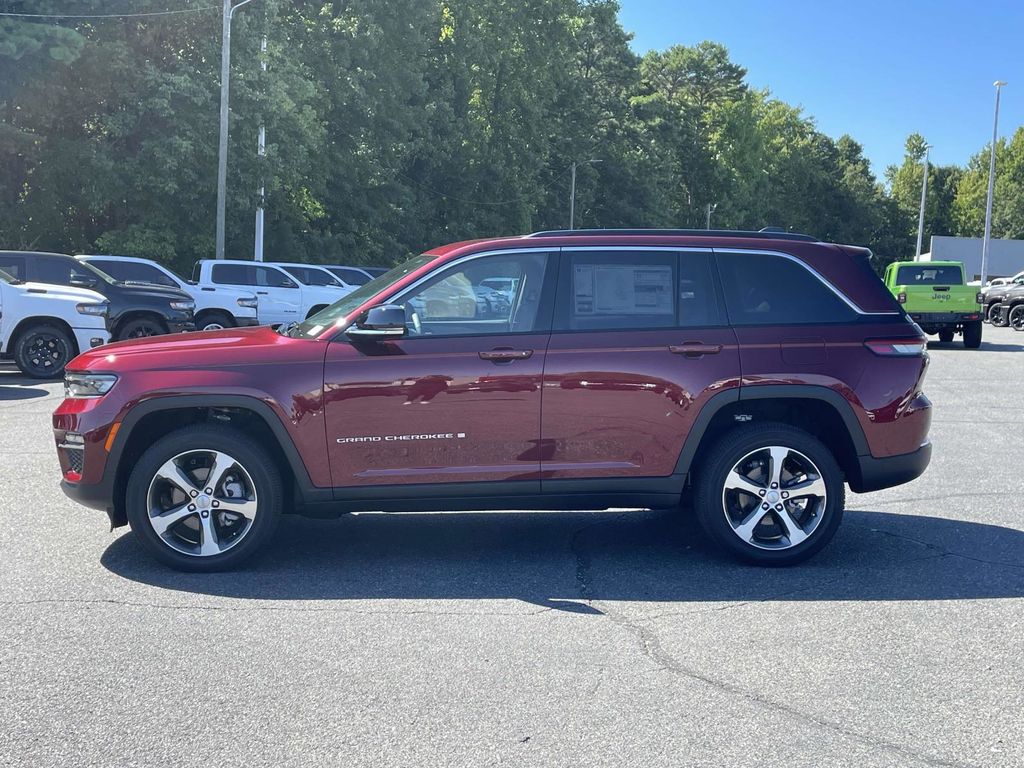 2025 Jeep Grand Cherokee Limited photo 4