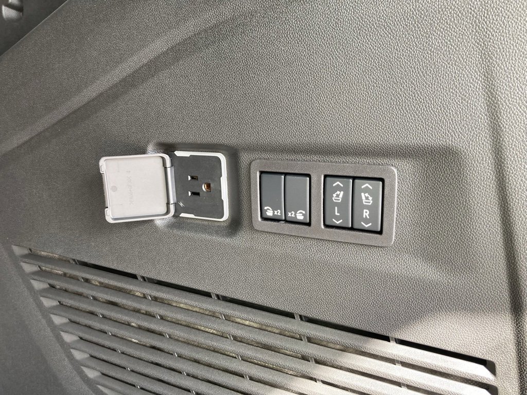2026 Chevrolet Suburban Z71 photo 17