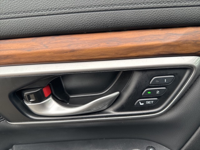 2022 Honda CR-V Touring photo 18