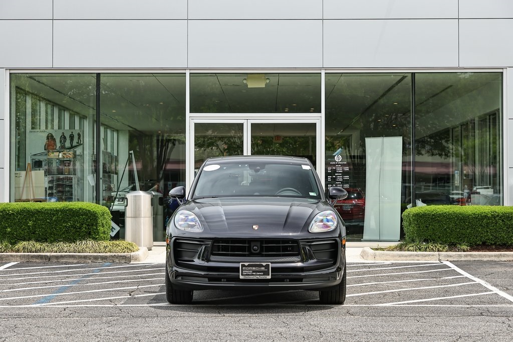 2025 Porsche Macan T photo 10