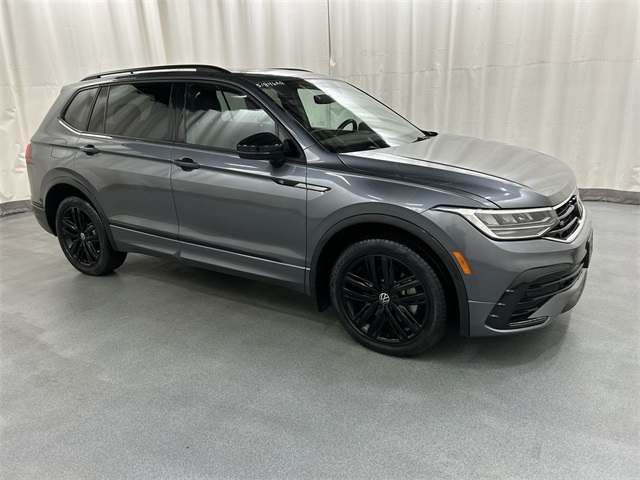2022 Volkswagen Tiguan SE R-LINE BLACK's photo