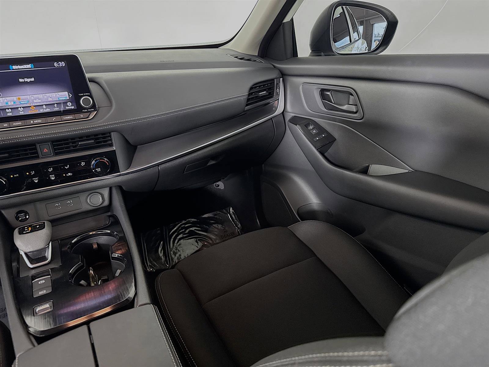 2025 Nissan Rogue S photo 17