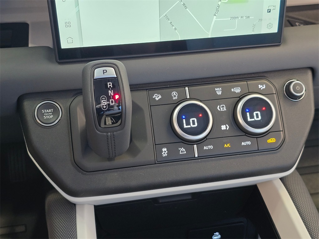 2025 Land Rover Defender 110 S photo 14