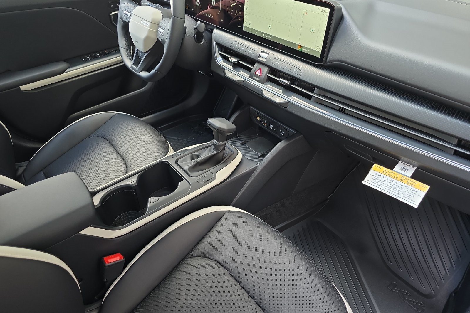 2025 Kia K4 GT-Line photo 10