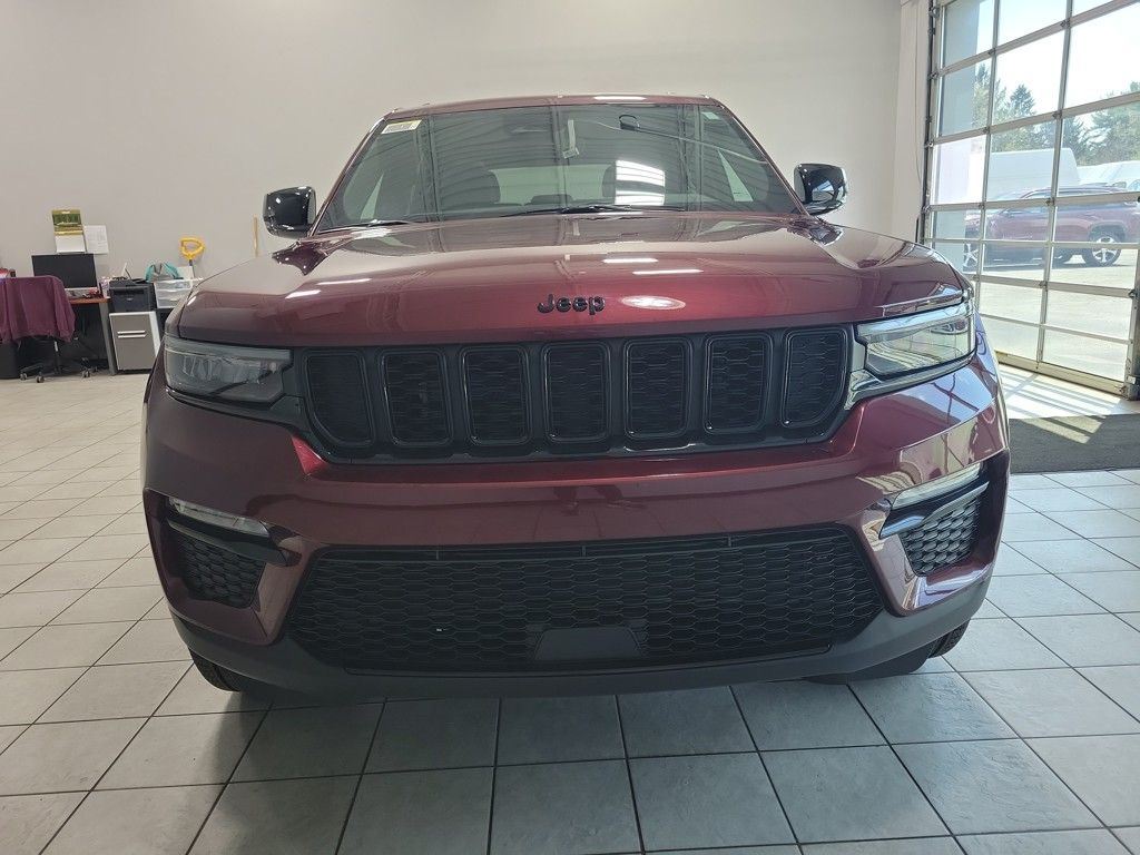 2025 Jeep Grand Cherokee Limited photo 2