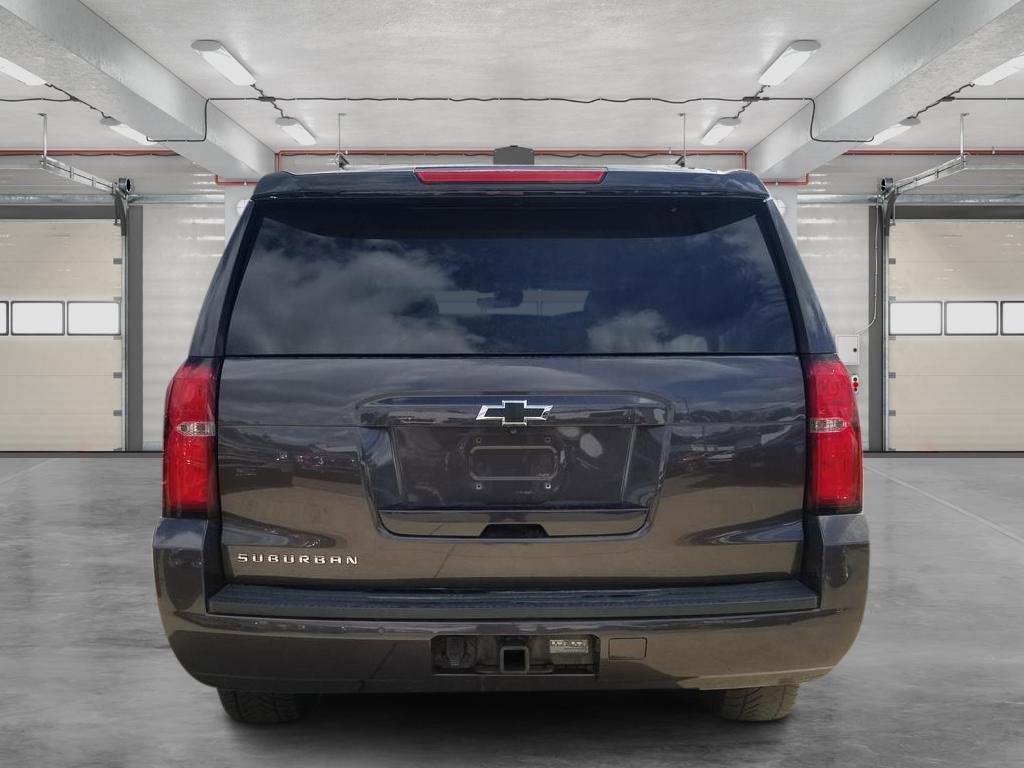 2017 Chevrolet Suburban LT photo 5