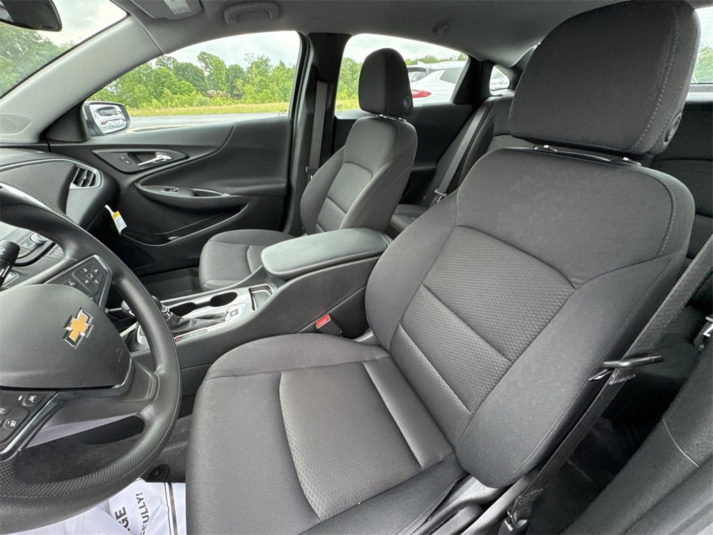 2025 Chevrolet Malibu LS photo 10