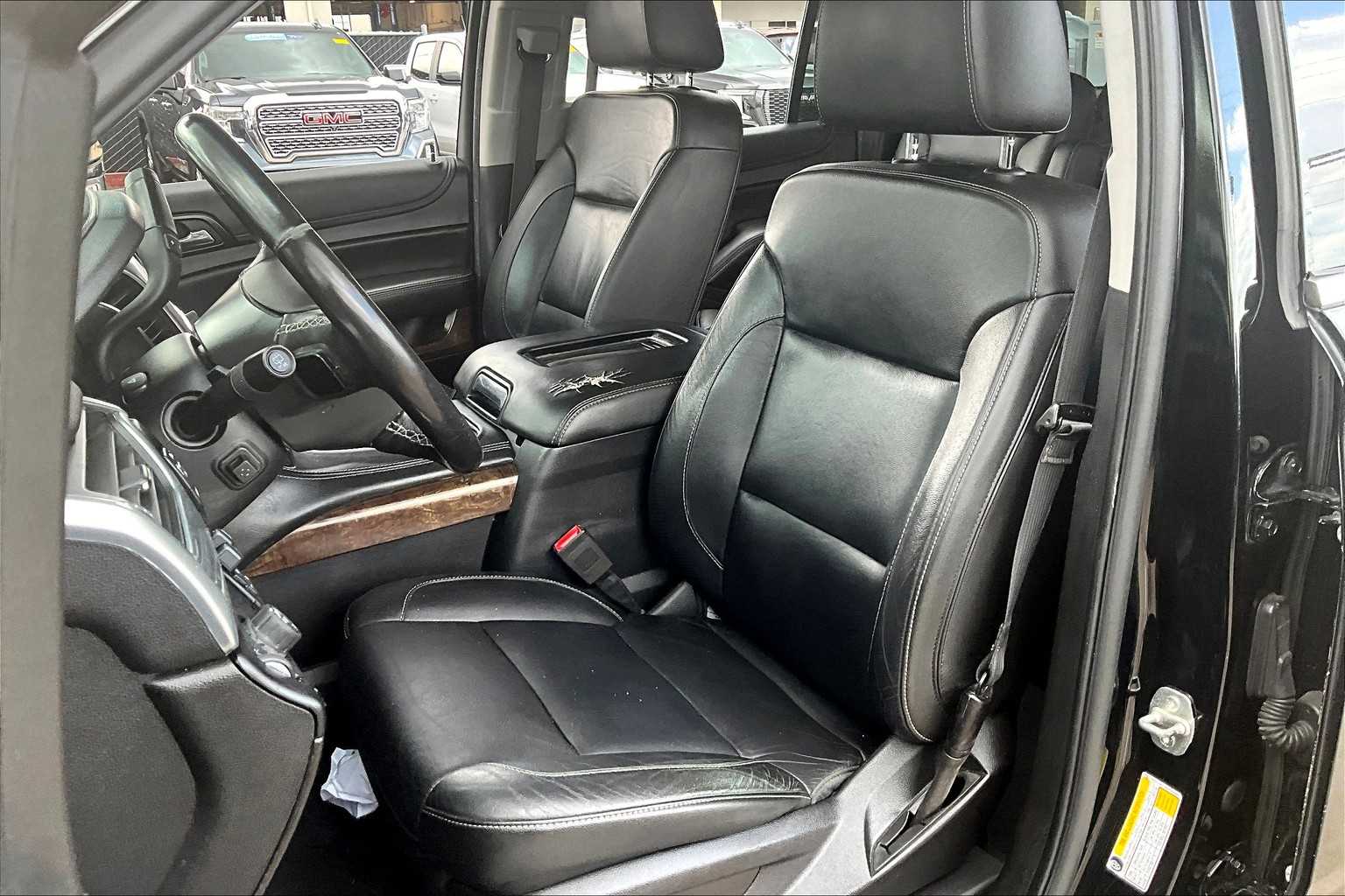 2019 Chevrolet Suburban LT photo 7