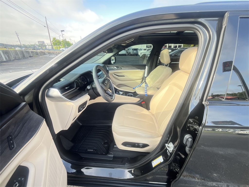 2024 Jeep Grand Cherokee Limited photo 9