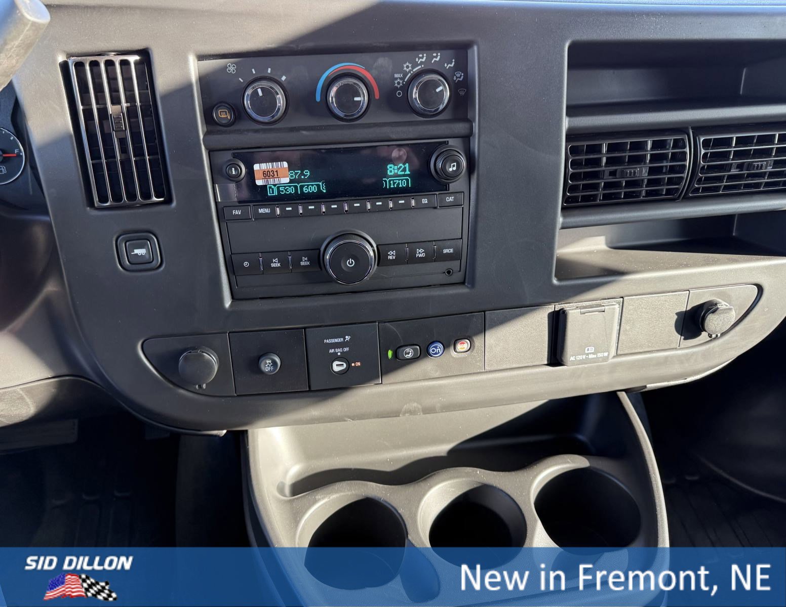 2025 Chevrolet Express Cargo 2500 photo 3