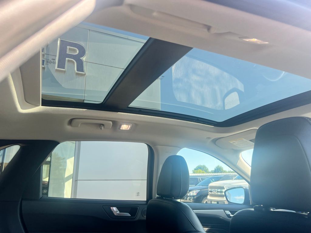 2022 Ford Escape SEL photo 30