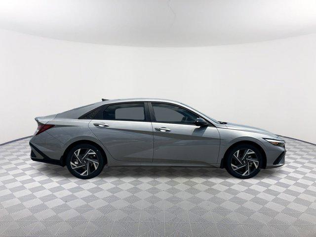 2025 Hyundai Elantra SEL Sport photo 4