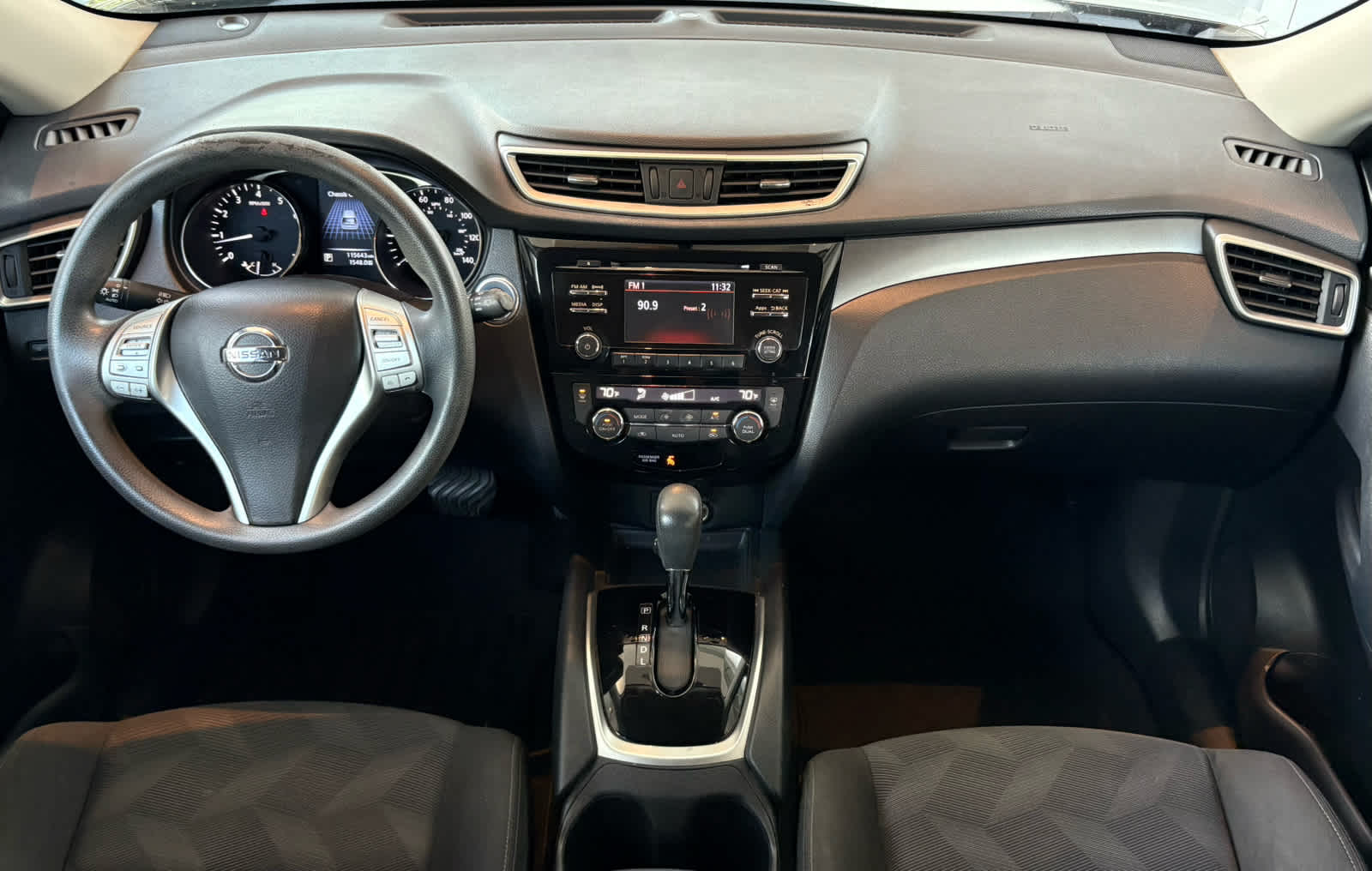 2016 Nissan Rogue SV photo 18