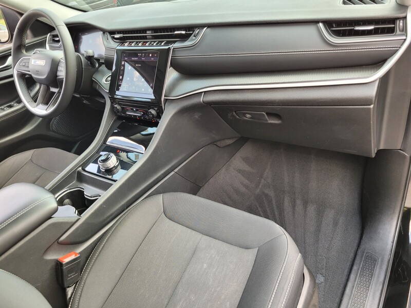 2023 Jeep Grand Cherokee Laredo photo 15