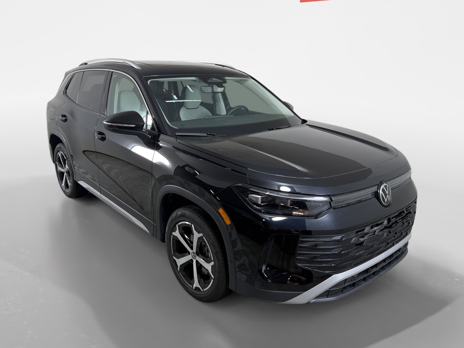 2025 Volkswagen Tiguan SE's photo