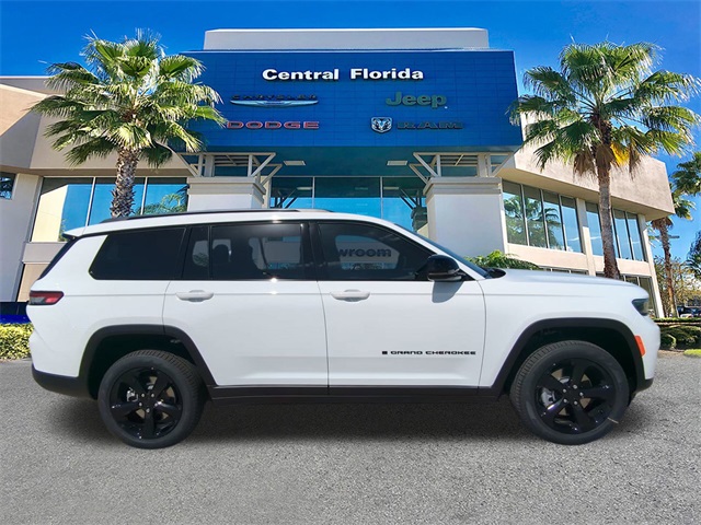 2025 Jeep Grand Cherokee Laredo Altitude photo 2