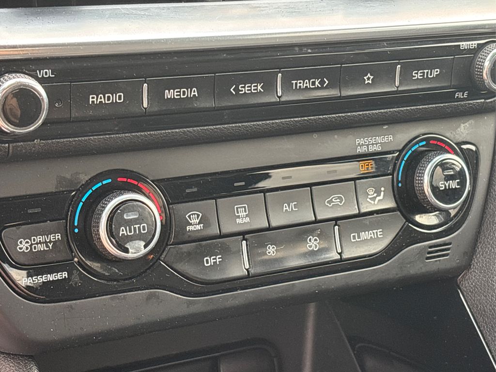 2022 Kia Niro LXS photo 26
