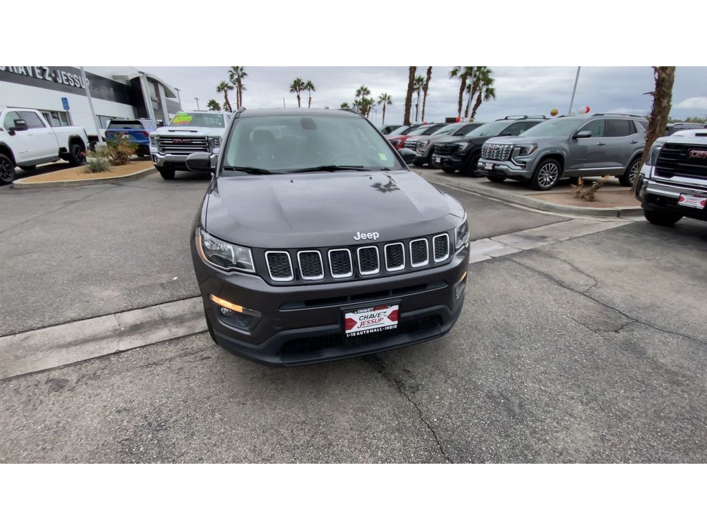 2018 Jeep Compass Latitude photo 2