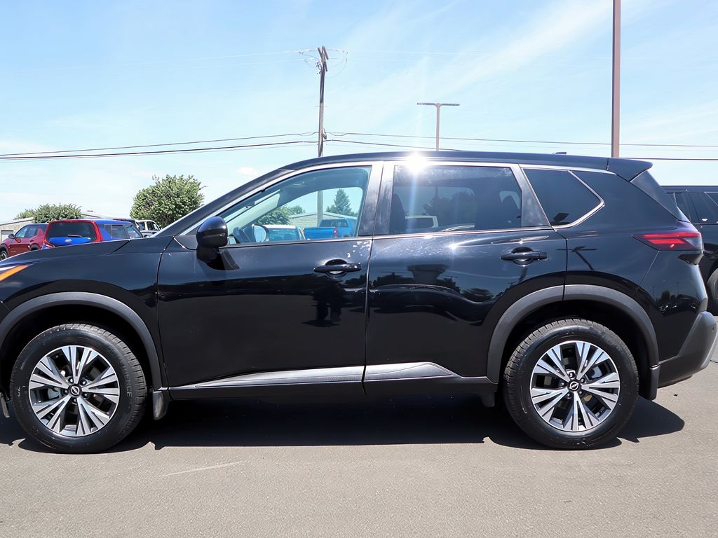 2022 Nissan Rogue SV photo 3