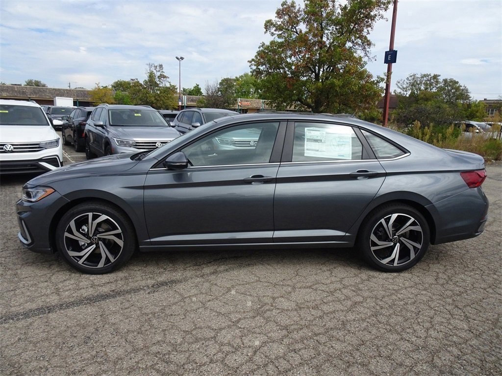 2025 Volkswagen Jetta 1.5T SEL photo 2