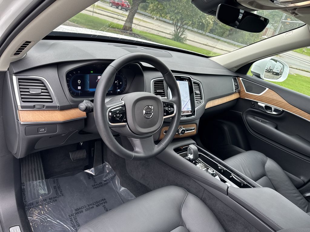 2025 Volvo XC90 Core photo 15