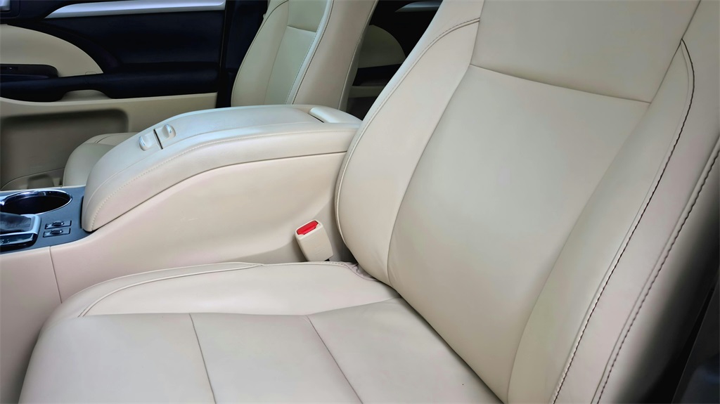 2017 Toyota Highlander XLE photo 25