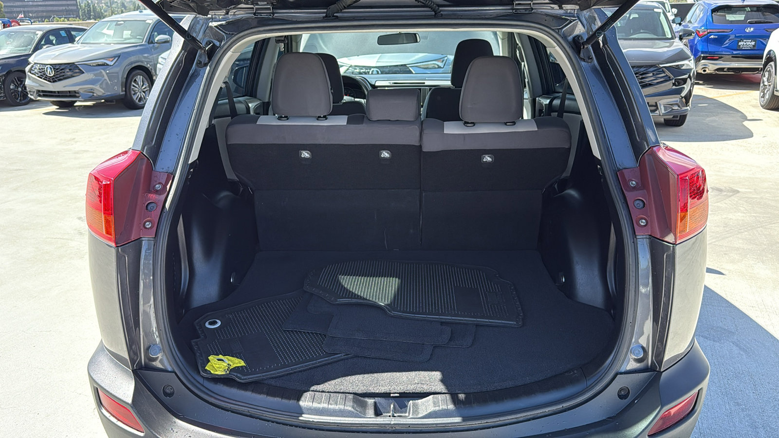 2015 Toyota RAV4 XLE photo 23