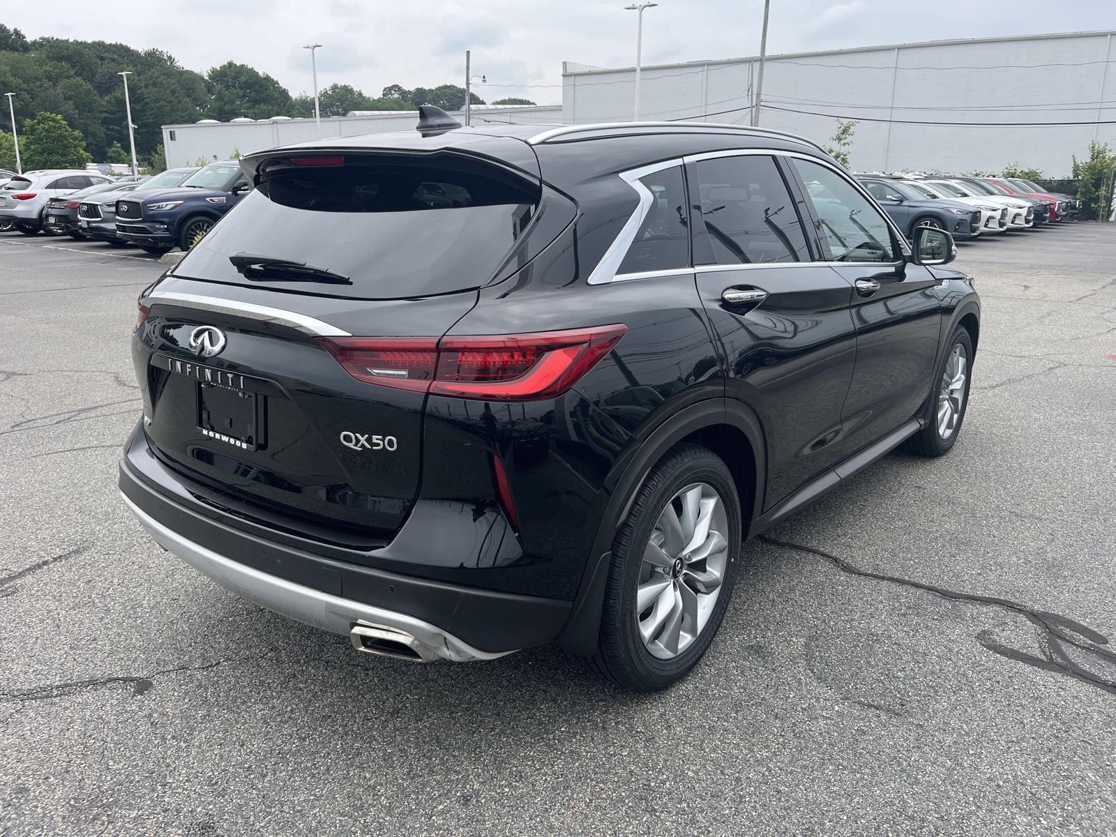 2022 Infiniti QX50 Essential photo 3