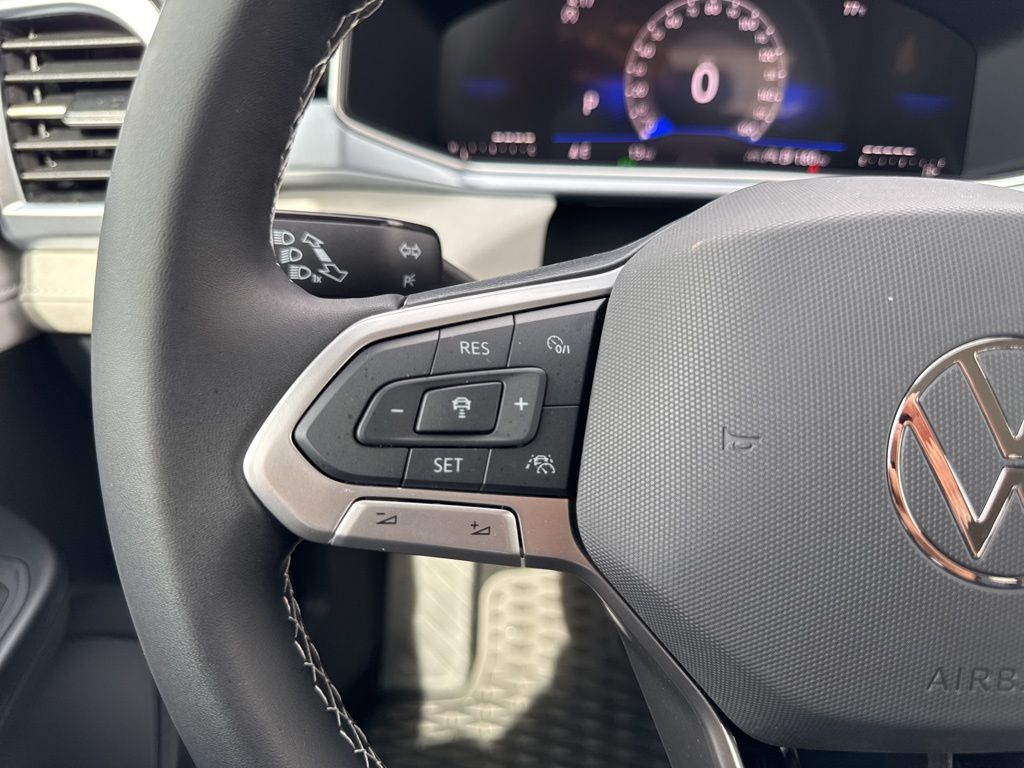 2025 Volkswagen Taos SE photo 28
