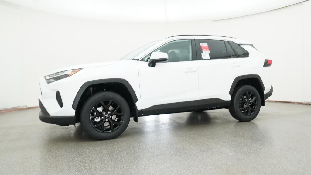 2025 Toyota RAV4 XLE photo 5