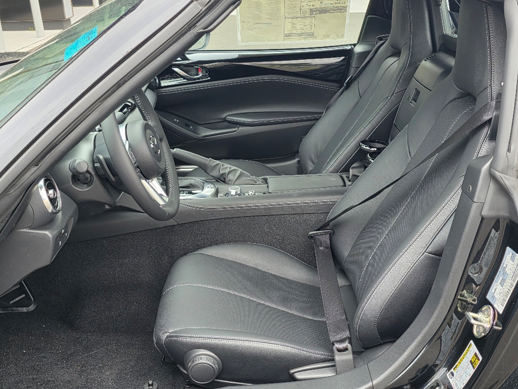 2025 Mazda MX-5 Miata Miata RF Grand Touring photo 10