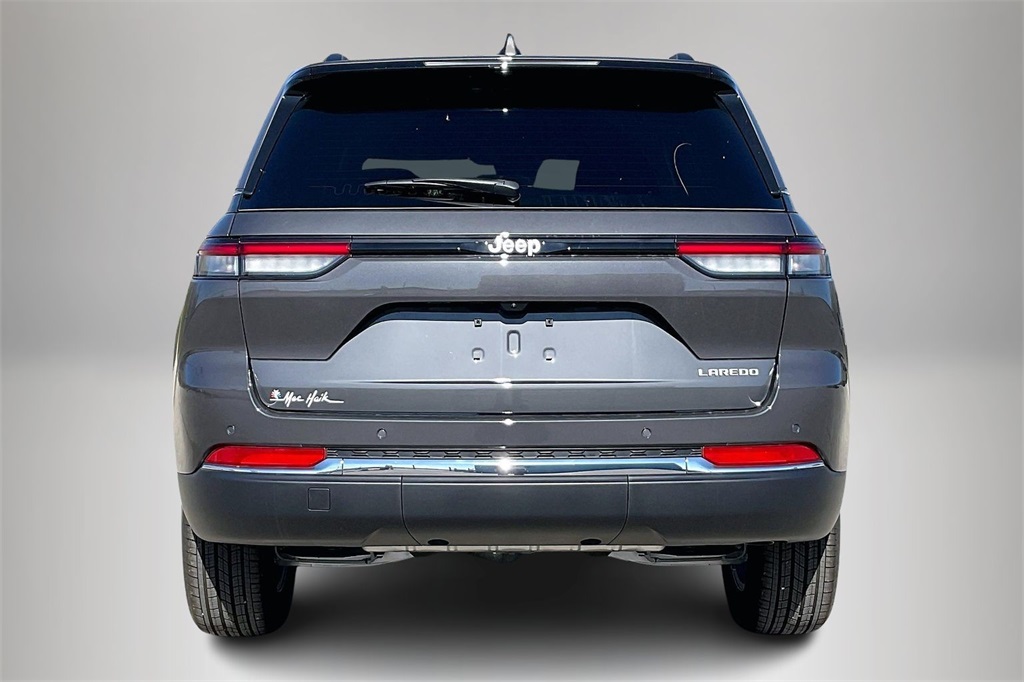 2025 Jeep Grand Cherokee Laredo X photo 3