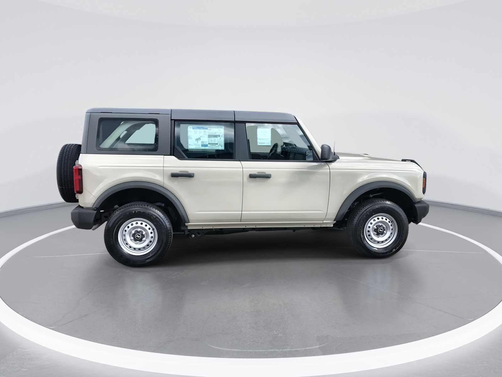 2025 Ford Bronco Base photo 9