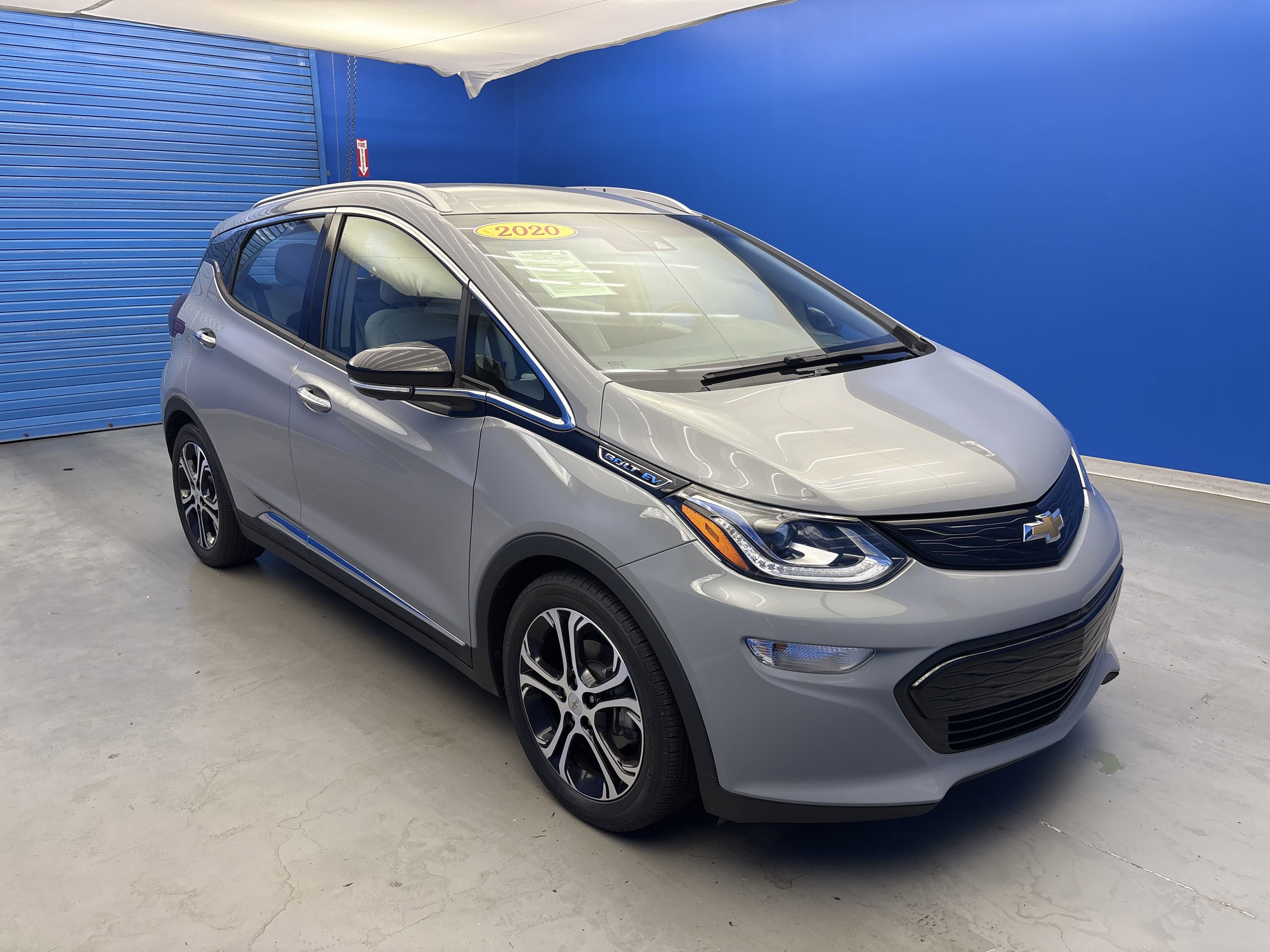 Used 2020 Chevrolet Bolt EV Premier with VIN 1G1FZ6S02L4135745 for sale in Jeffersontown, KY