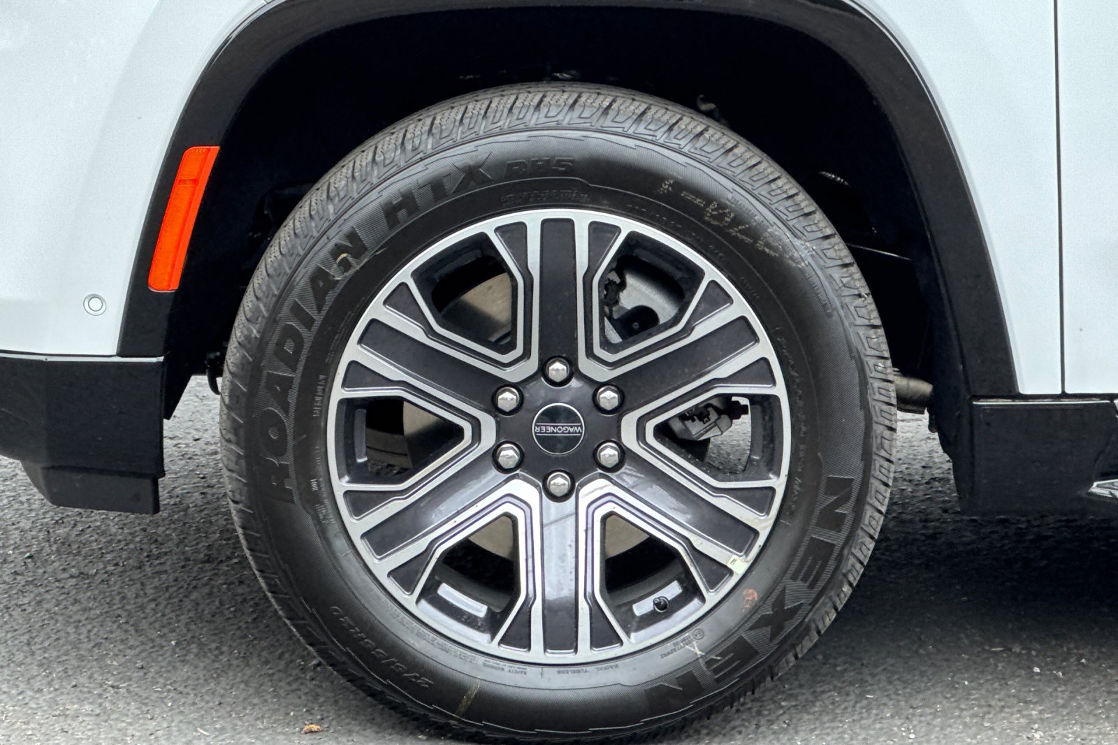 2025 Jeep Wagoneer Base photo 22