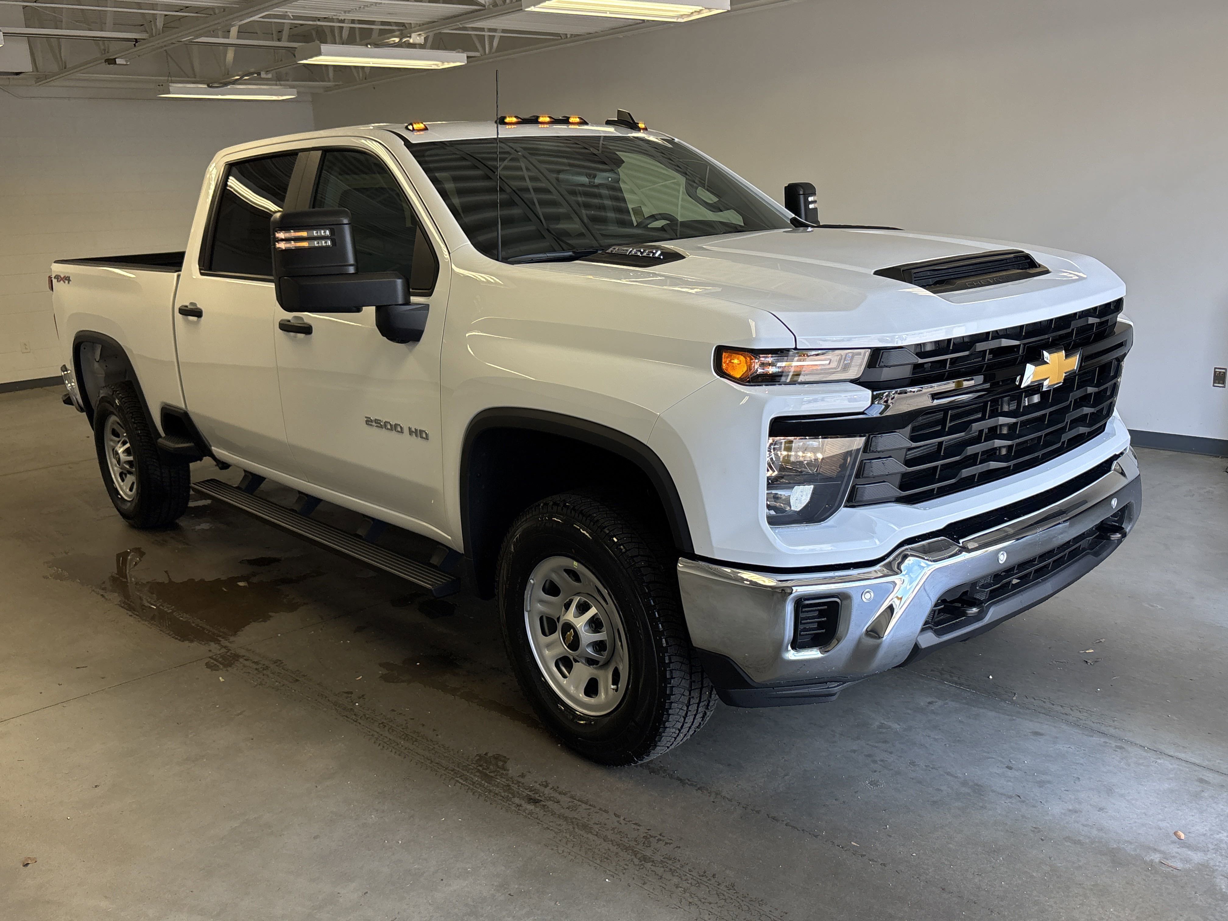 2025 Chevrolet Silverado 2500HD Work Truck photo 2