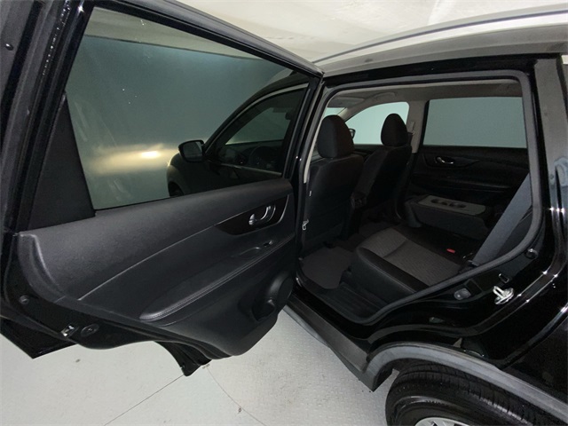 2018 Nissan Rogue SV photo 21