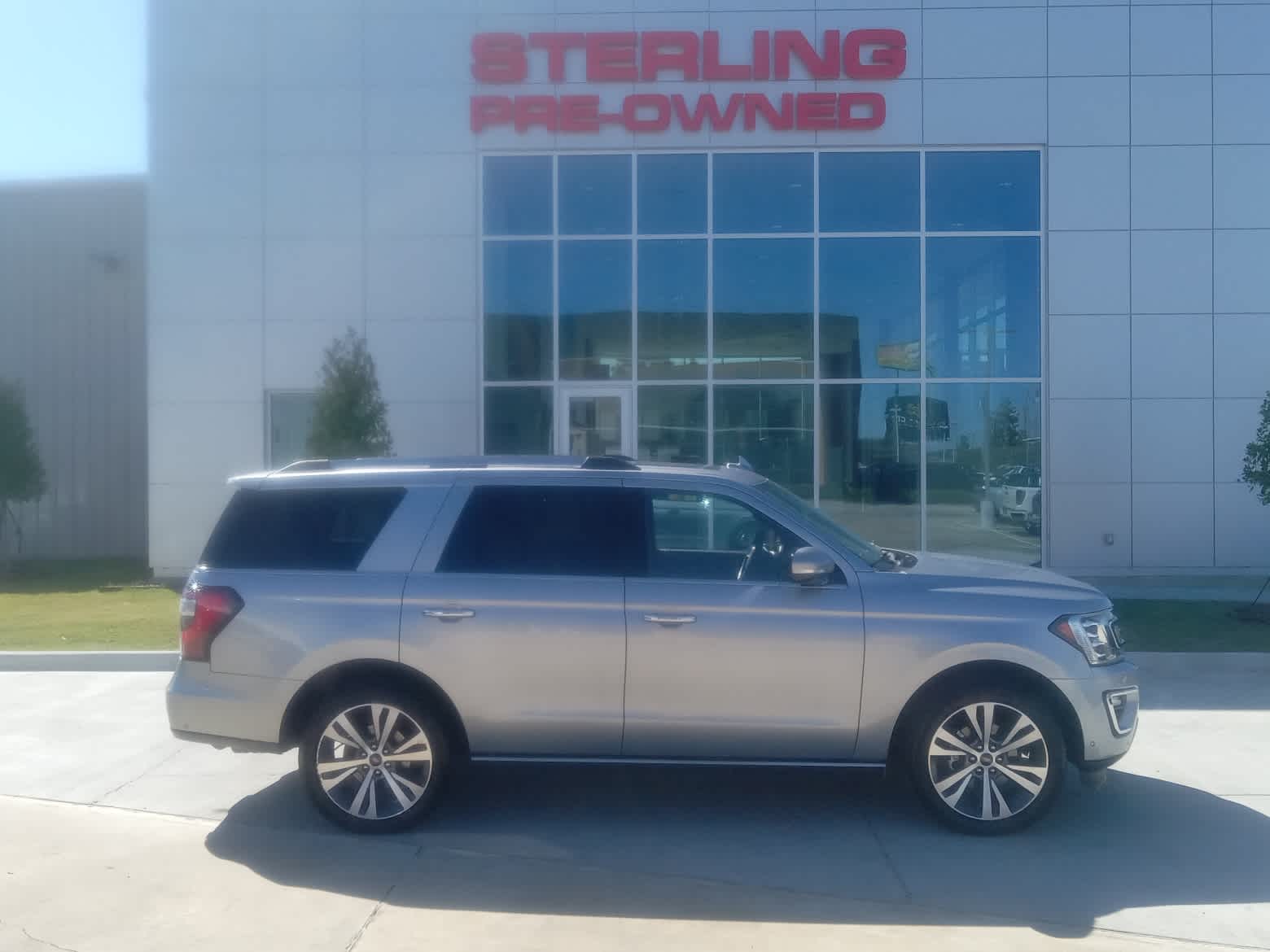 2021 Ford Expedition Limited's photo