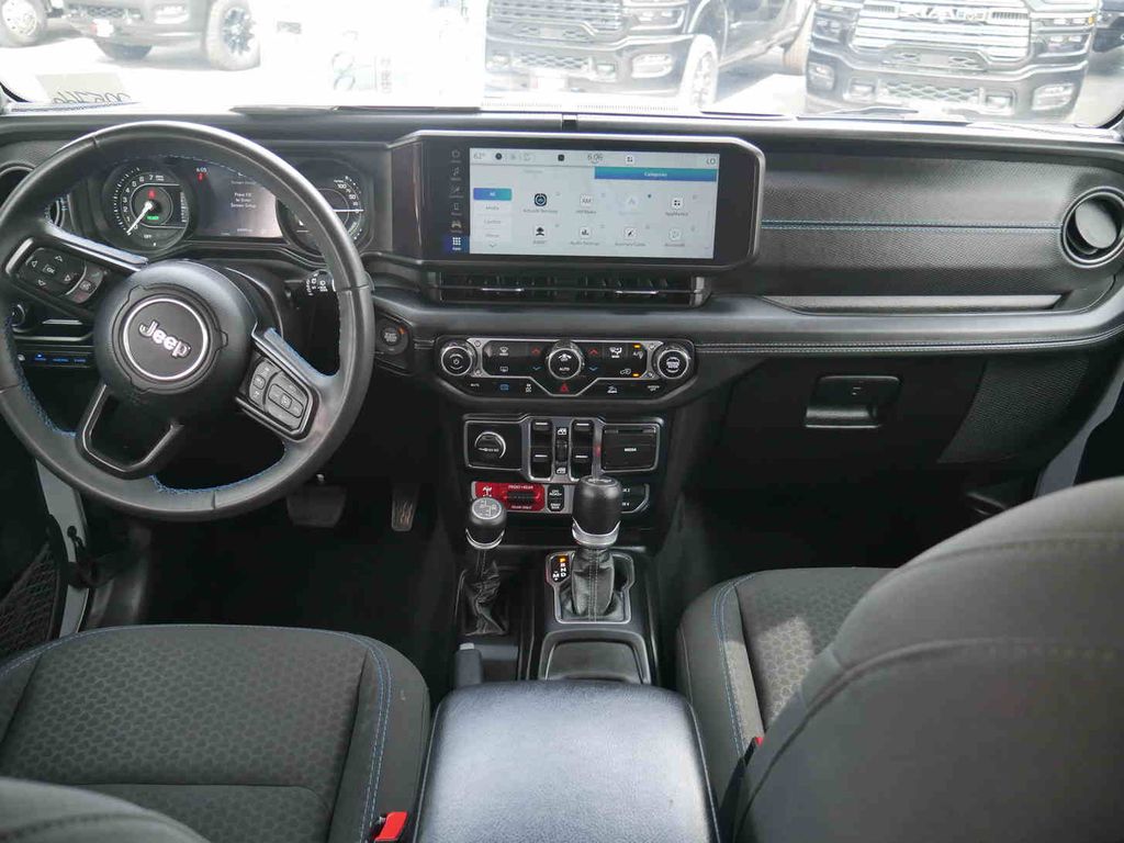 2024 Jeep Wrangler Rubicon 4xe photo 4
