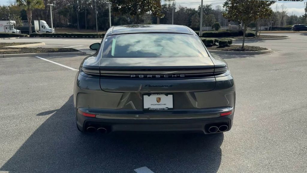 2025 Porsche Panamera 4 photo 7