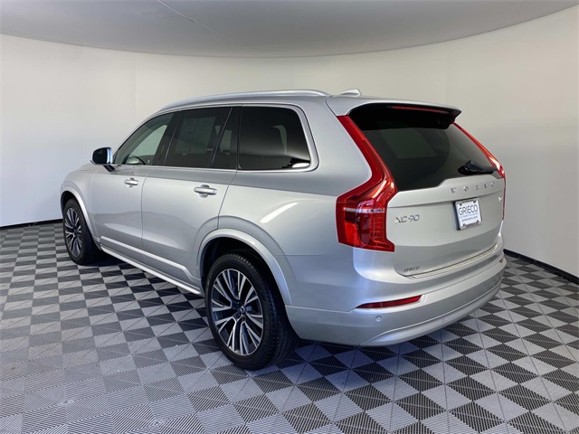 2022 Volvo XC90 T6 Momentum photo 5
