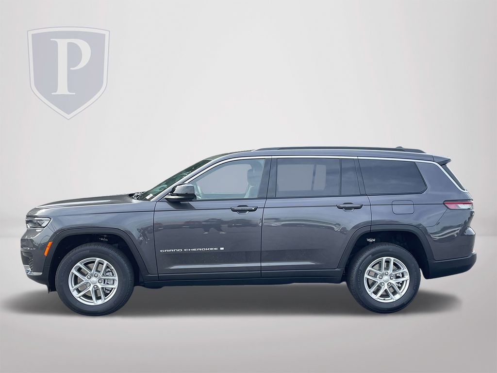 2025 Jeep Grand Cherokee Laredo X photo 3